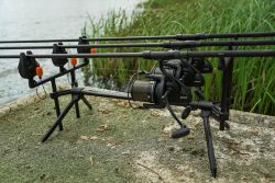 Fox Quattro 2 Pod incl. Carrying Bag + 3-Rod Buzzer Bars Carp Fishing  Fishing