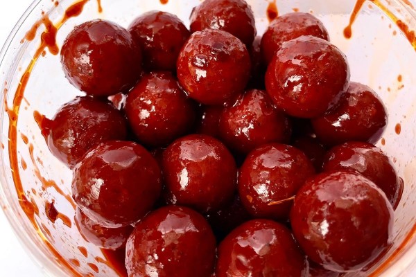 Catfish Pro Spicy Mack 24mm Boilies (Bucket approx 1.5Kg)