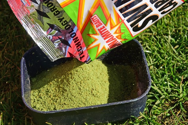 Dynamite Swim Stim Betaine Green Groundbait 900g