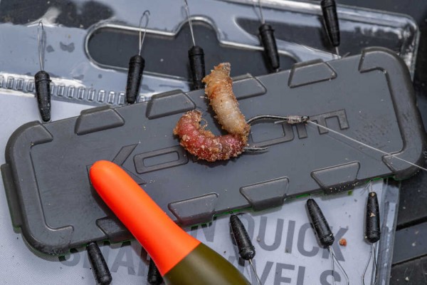 Xpert Maggot Hooks to Nylon 12"