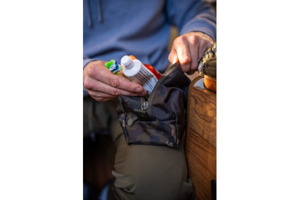 Korda Compac Dark Kamo Wash Bag