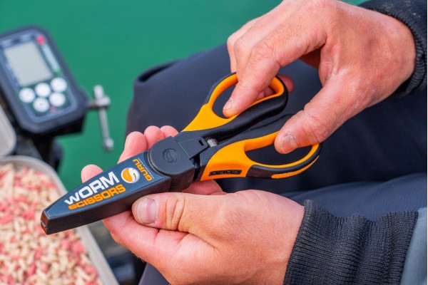 Guru Worm Scissors
