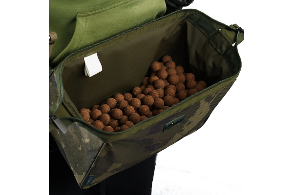Solar Worldwide Bait N Stalker Pouch